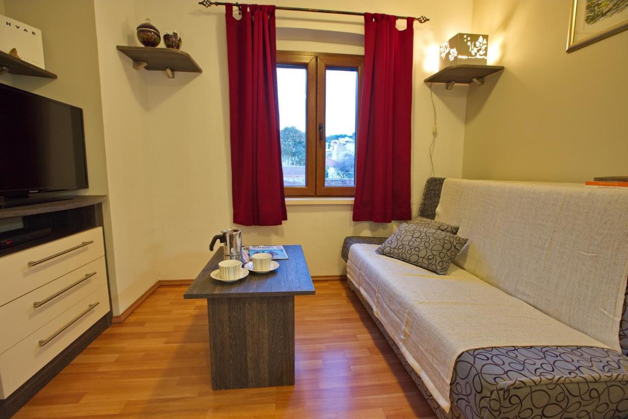 Apartments With A Parking Space Jelsa, Hvar - 8713 เยลซา ภายนอก รูปภาพ