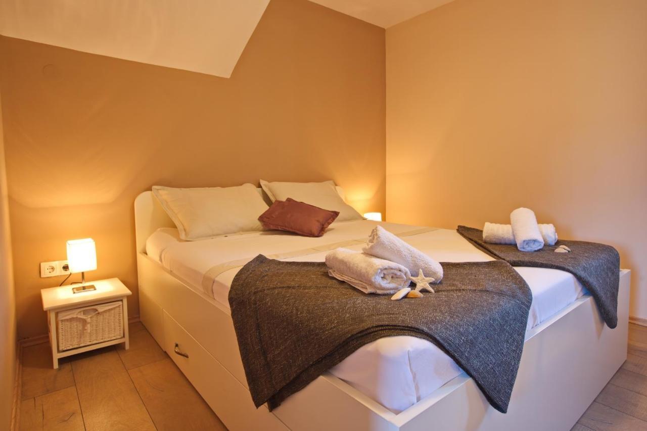 Apartments With A Parking Space Jelsa, Hvar - 8713 เยลซา ภายนอก รูปภาพ