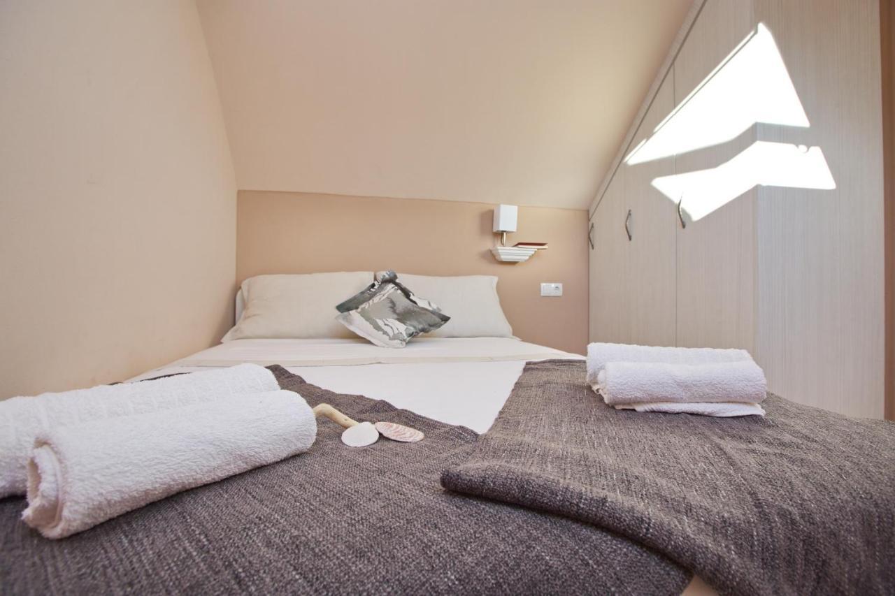Apartments With A Parking Space Jelsa, Hvar - 8713 เยลซา ภายนอก รูปภาพ