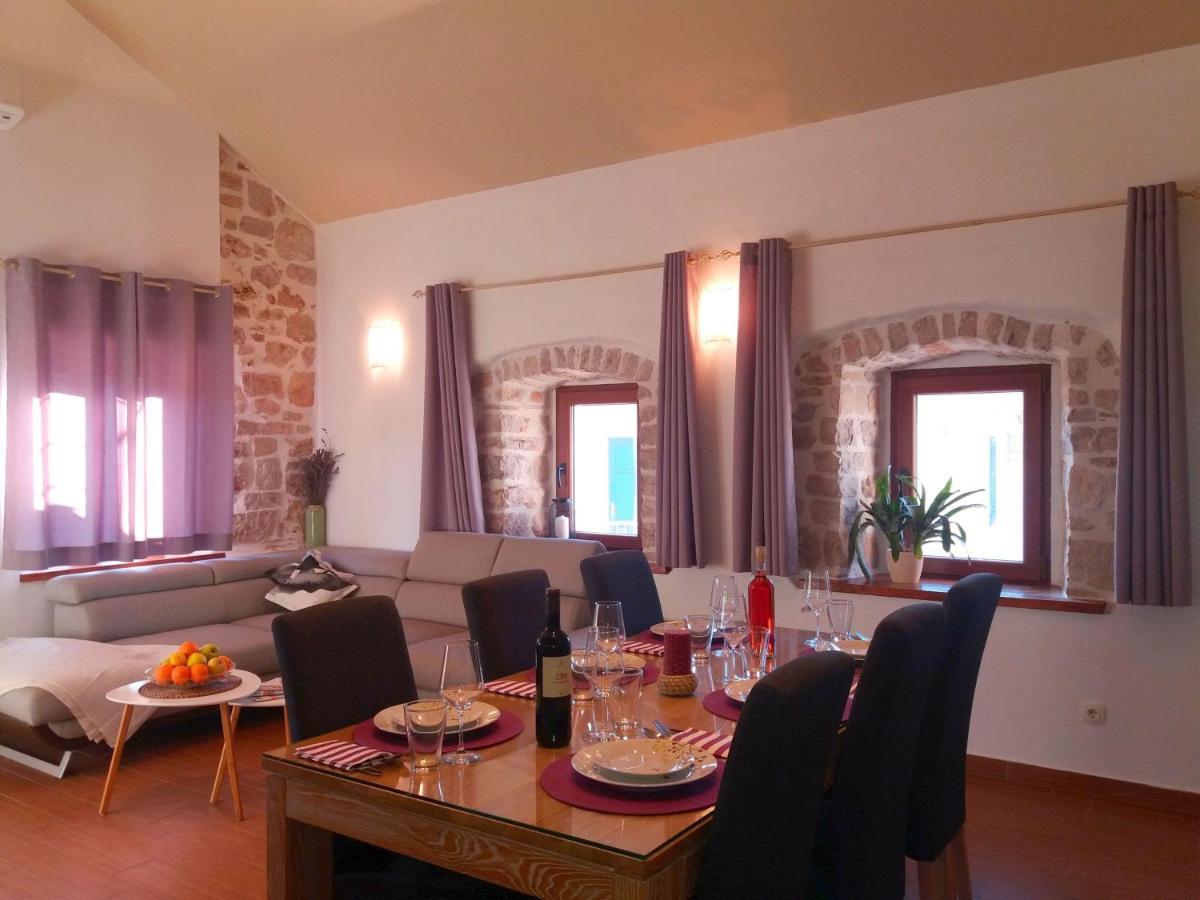 Apartments With A Parking Space Jelsa, Hvar - 8713 เยลซา ภายนอก รูปภาพ